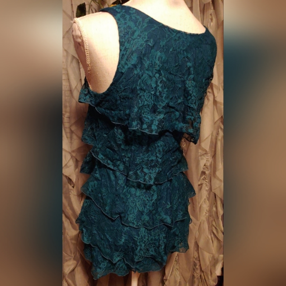 Express Tiered Ruffled Tank Top - Picture 3 of 4